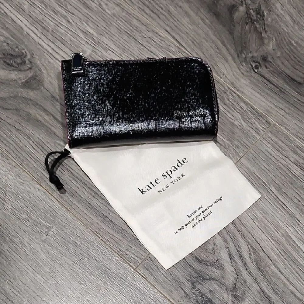 NWT Black Devin Glitter Edge SM Kate Spade Side Zip Wallet